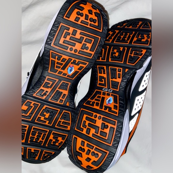 NWT Nike AirMaxGo-MensSz-11.5 /WomenSz-13- Orange,Black,White Gym/Athletic Shoes - Picture 11 of 16